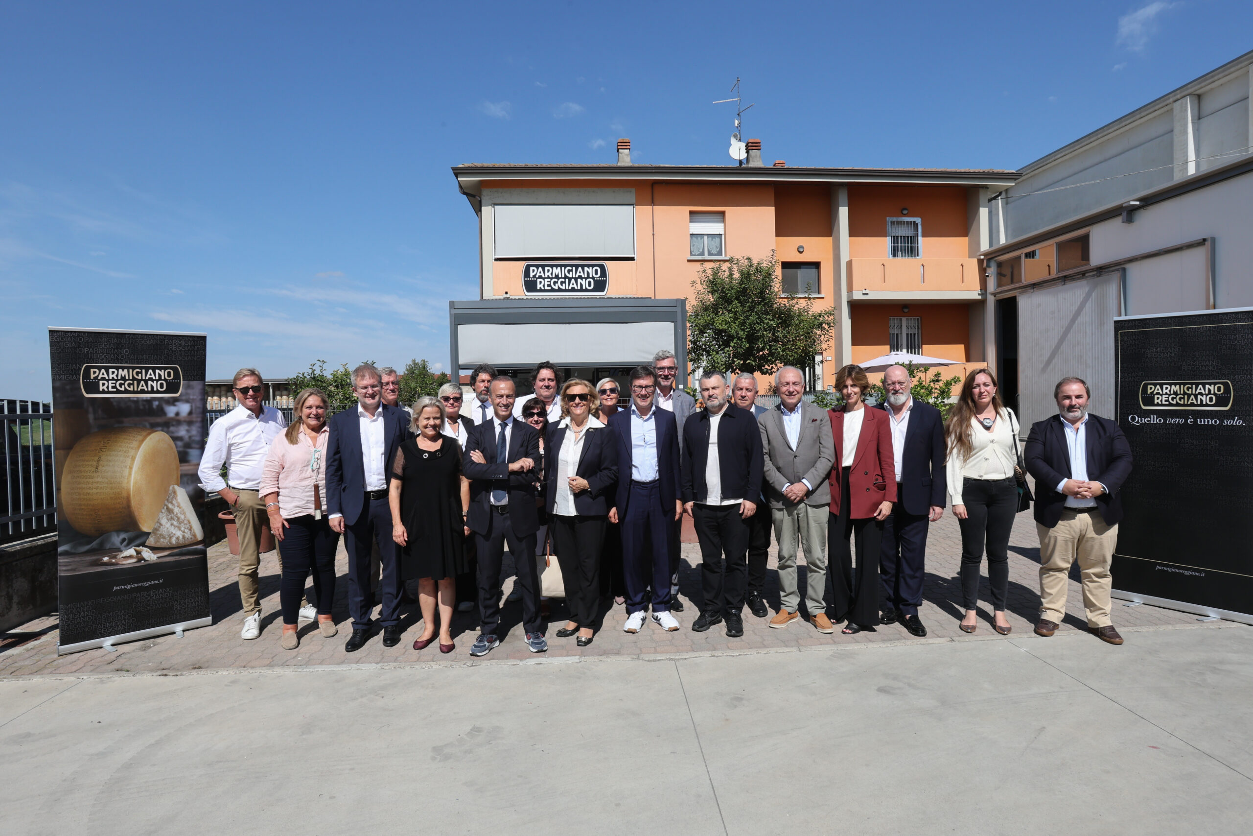 40 Members of the European Parliament Visit the Caseificio Agricolo del Milanello